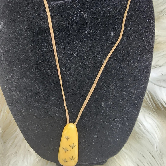 Vintage Lucite‎ pendant - Picture 8 of 11